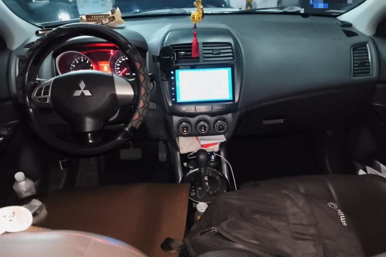 Used Mitsubishi ASX 2015 2.0L CVT Two-Wheel Drive Elite Edition Center Console