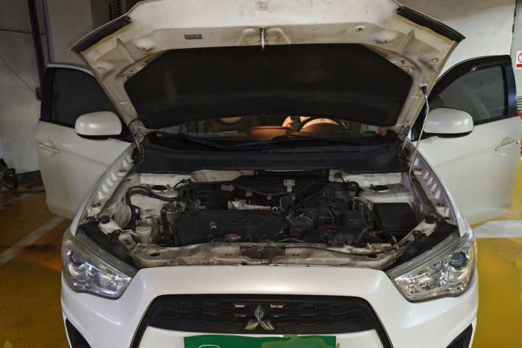 Used Mitsubishi ASX 2015 2.0L CVT Two-Wheel Drive Elite Edition Engine Bay
