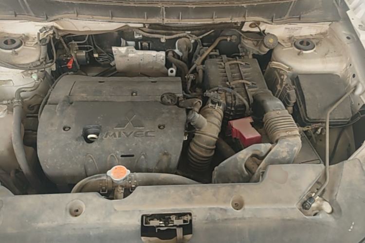 Used Mitsubishi ASX 2015 2.0L CVT Two-Wheel Drive Elite Edition Engine Bay