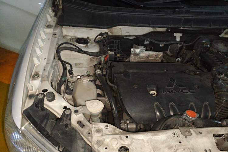 Used Mitsubishi ASX 2015 2.0L CVT Two-Wheel Drive Elite Edition Engine Bay Right