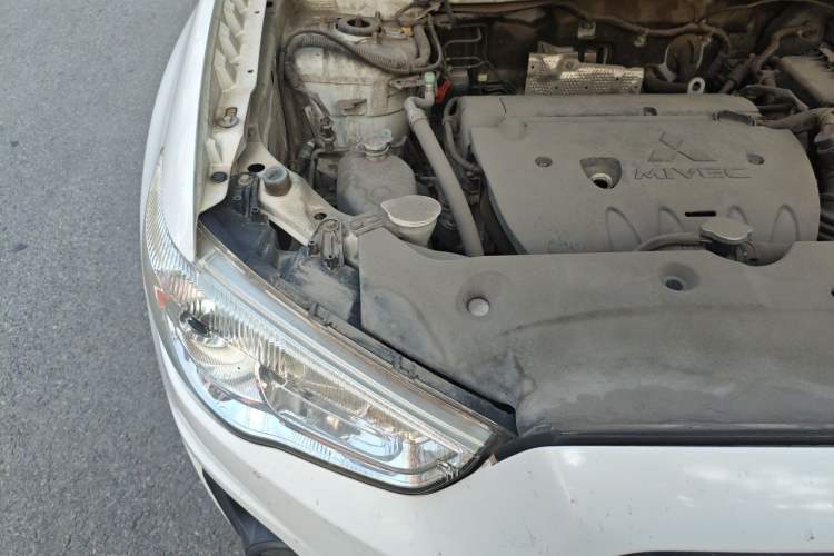 Used Mitsubishi ASX 2015 2.0L CVT Silk Road Commemorative Edition Engine Bay Right