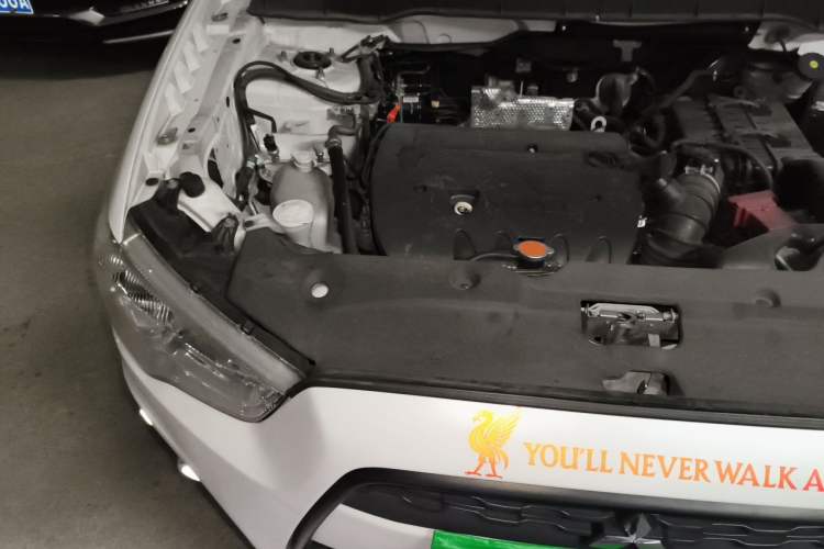 Used Mitsubishi ASX 2015 2.0L CVT Two-Wheel Drive Elite Edition Engine Bay Right