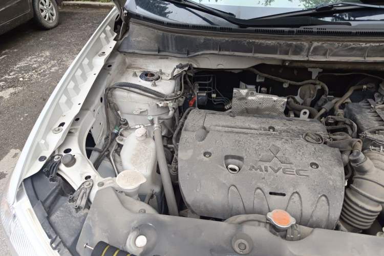 Used Mitsubishi ASX 2015 2.0L CVT Two-Wheel Drive Elite Edition Engine Bay Right
