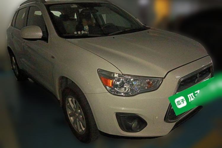 Used Mitsubishi ASX 2015 2.0L CVT Two-Wheel Drive Elite Edition Front Right 45 Deg