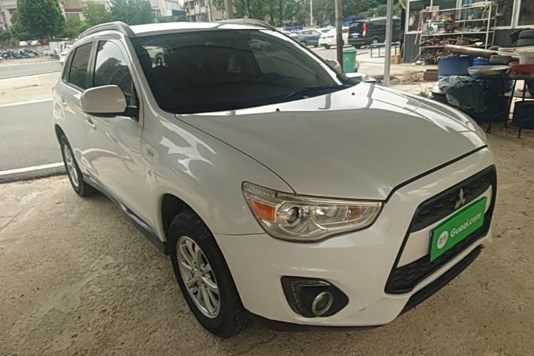 Used Mitsubishi ASX 2015 2.0L CVT Two-Wheel Drive Elite Edition Front Right 45 Deg
