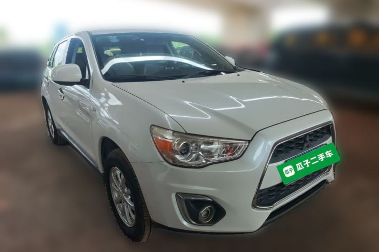 Used Mitsubishi ASX 2015 2.0L CVT Two-Wheel Drive Elite Edition Front Right 45 Deg