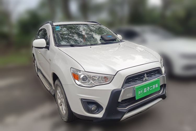 Used Mitsubishi ASX 2015 2.0L CVT Two-Wheel Drive Elite Edition Front Right 45 Deg