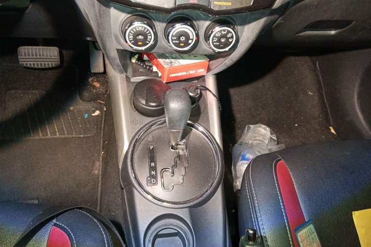 Used Mitsubishi ASX 2015 2.0L CVT Two-Wheel Drive Elite Edition Gear Lever
