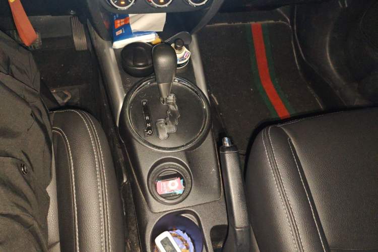 Used Mitsubishi ASX 2015 2.0L CVT Two-Wheel Drive Elite Edition Gear Lever
