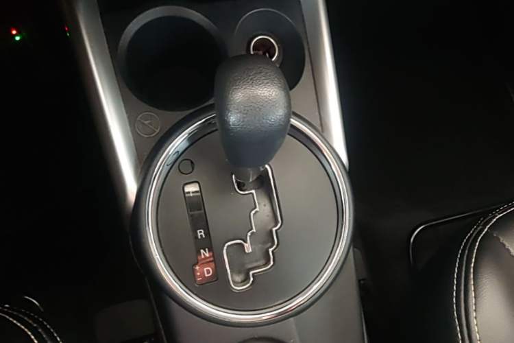 Used Mitsubishi ASX 2015 2.0L CVT Two-Wheel Drive Elite Edition Gear Lever