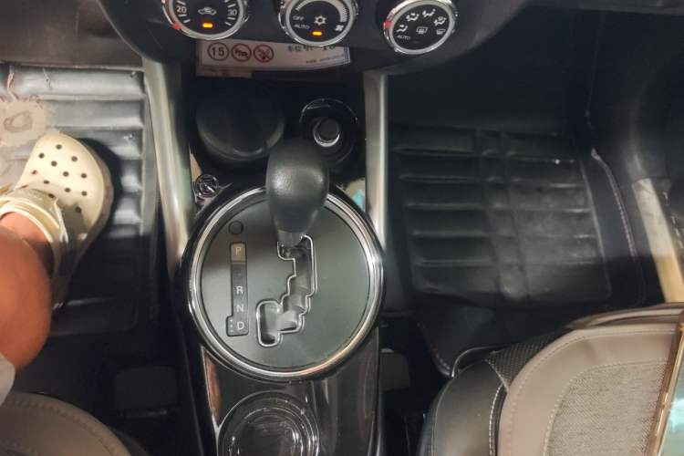 Used Mitsubishi ASX 2015 2.0L CVT Two-Wheel Drive Elite Edition Gear Lever