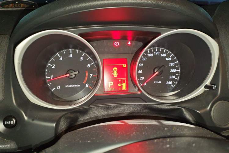 Used Mitsubishi ASX 2015 2.0L CVT Two-Wheel Drive Elite Edition Instrument Cluster