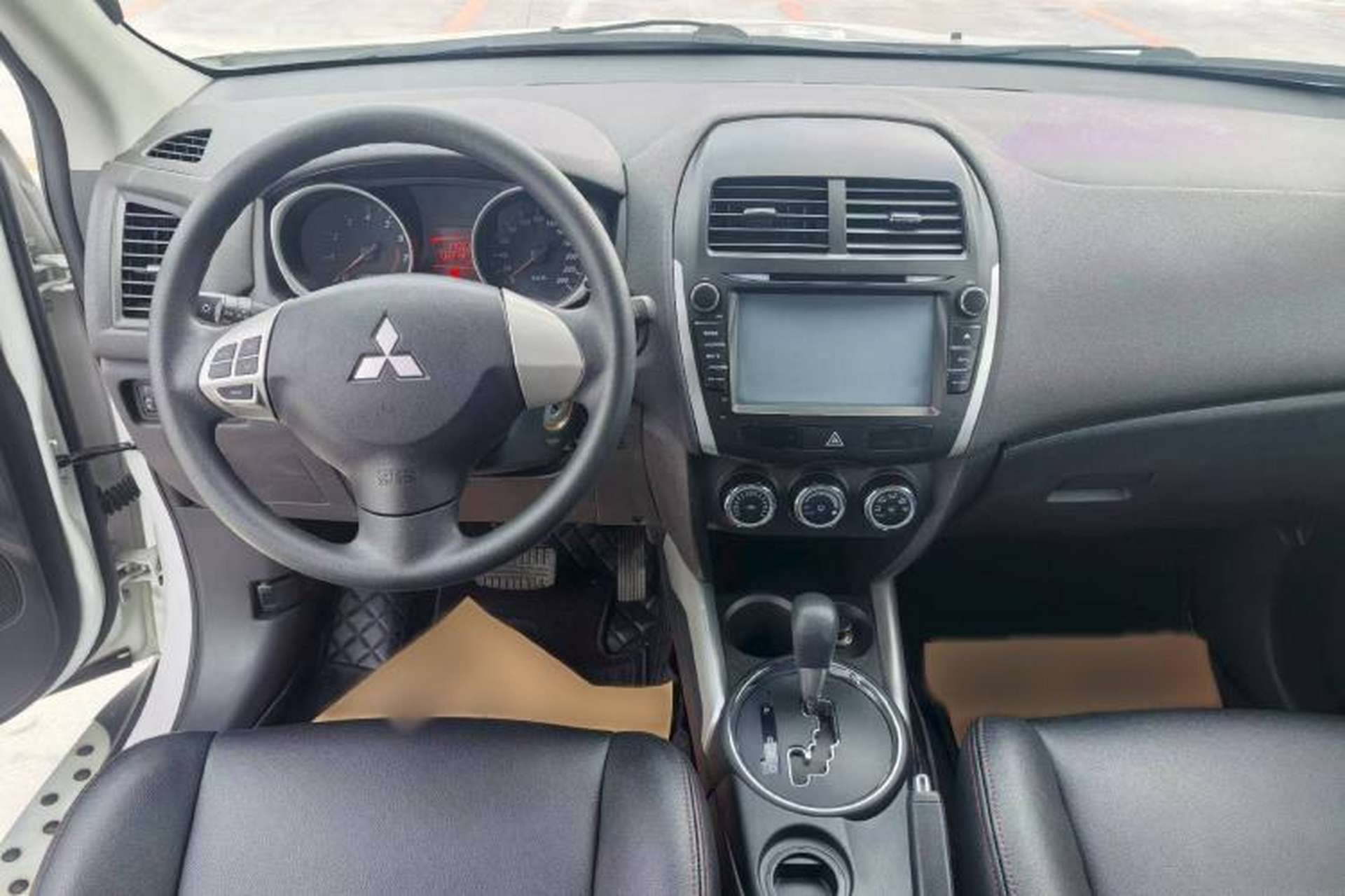 Used Mitsubishi ASX 2015 2.0L CVT Silk Road Commemorative Edition Interior 1