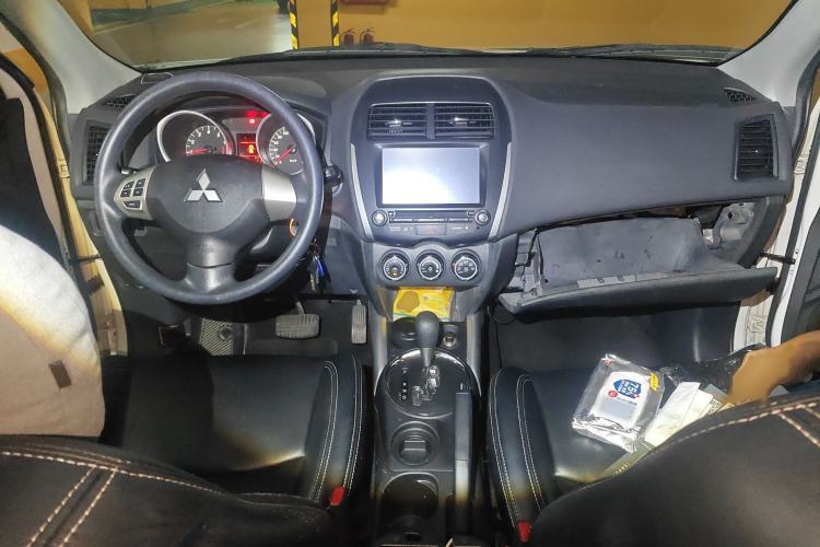 Used Mitsubishi ASX 2015 2.0L CVT Silk Road Commemorative Edition Interior 2