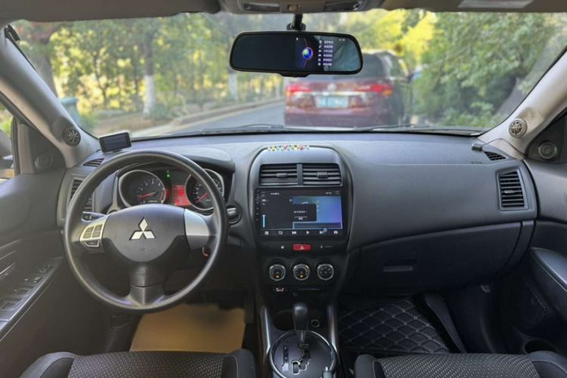 Used Mitsubishi ASX 2015 2.0L CVT Two-Wheel Drive Elite Edition Interior 3