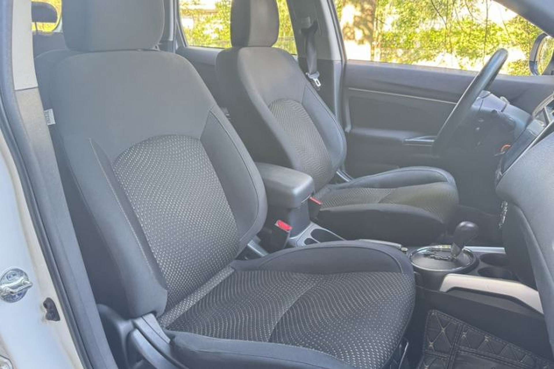 Used Mitsubishi ASX 2015 2.0L CVT Two-Wheel Drive Elite Edition Interior 5