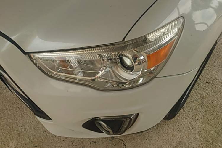 Used Mitsubishi ASX 2015 2.0L CVT Two-Wheel Drive Elite Edition Left Front Headlight