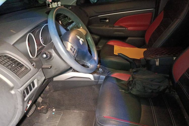 Used Mitsubishi ASX 2015 2.0L CVT Two-Wheel Drive Elite Edition Left Front Seat