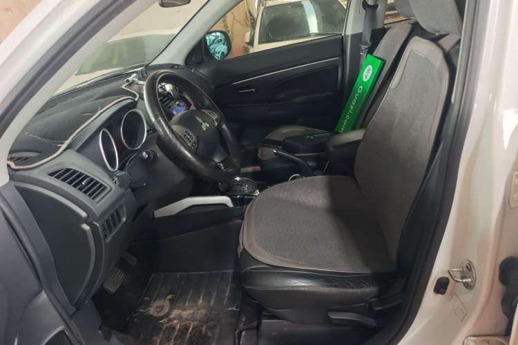 Used Mitsubishi ASX 2015 2.0L CVT Two-Wheel Drive Elite Edition Left Front Seat