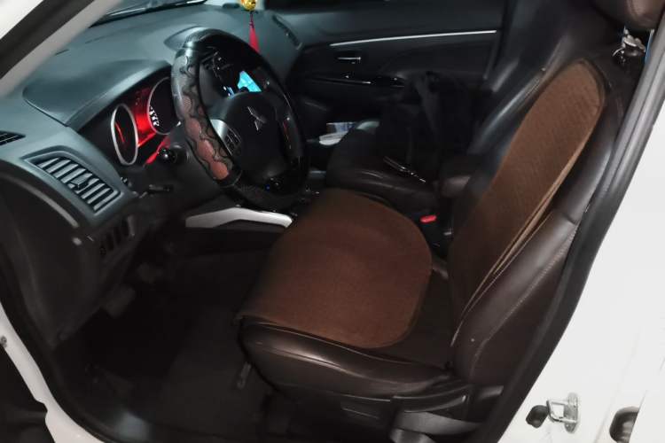 Used Mitsubishi ASX 2015 2.0L CVT Two-Wheel Drive Elite Edition Left Front Seat