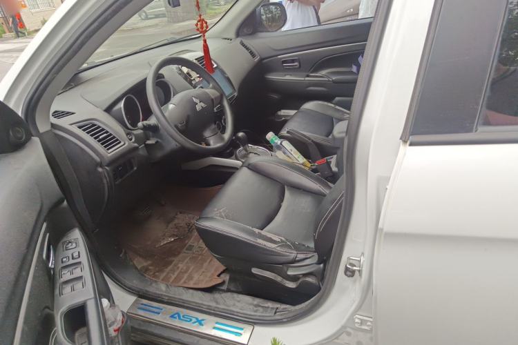 Used Mitsubishi ASX 2015 2.0L CVT Two-Wheel Drive Elite Edition Left Front Seat