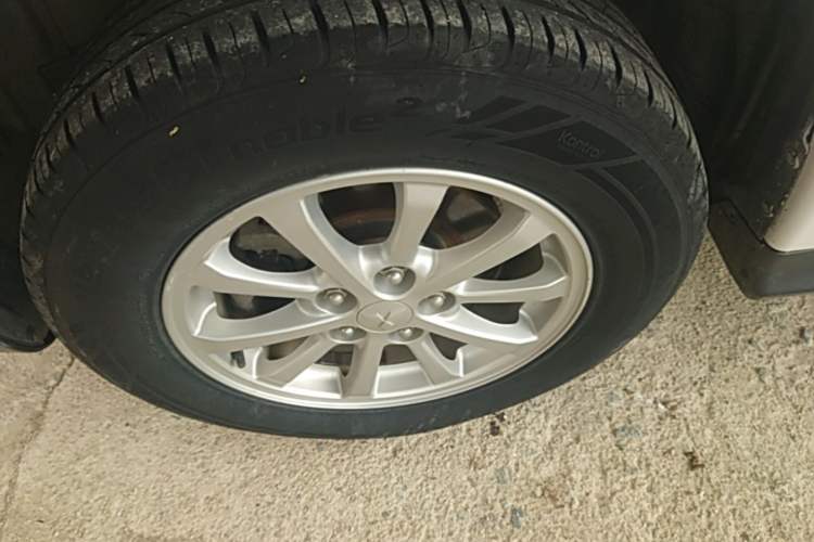 Used Mitsubishi ASX 2015 2.0L CVT Two-Wheel Drive Elite Edition Left Front Wheel Hub