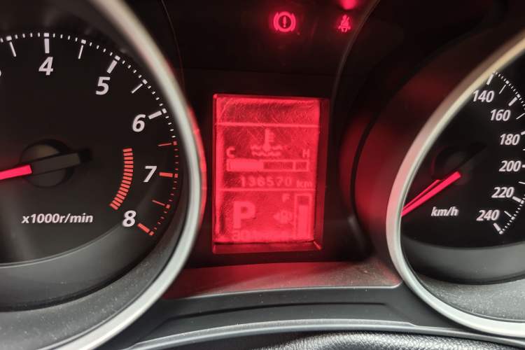 Used Mitsubishi ASX 2015 2.0L CVT Two-Wheel Drive Elite Edition Odometer Close Up