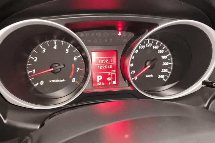 Used Mitsubishi ASX 2015 2.0L CVT Two-Wheel Drive Elite Edition Odometer Close Up