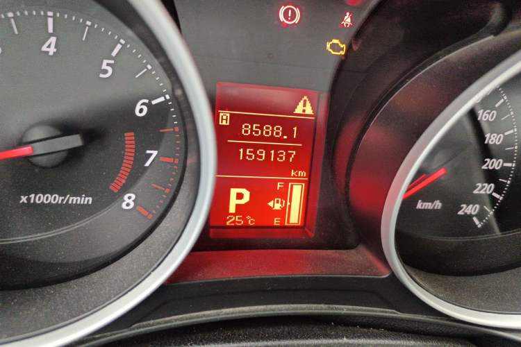 Used Mitsubishi ASX 2015 2.0L CVT Two-Wheel Drive Elite Edition Odometer Close Up