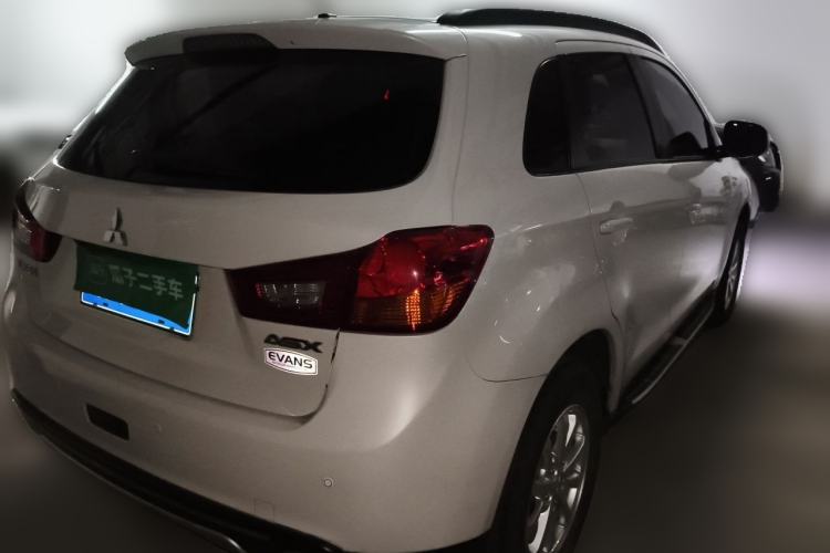 Used Mitsubishi ASX 2015 2.0L CVT Two-Wheel Drive Elite Edition Rear Right 45 Deg