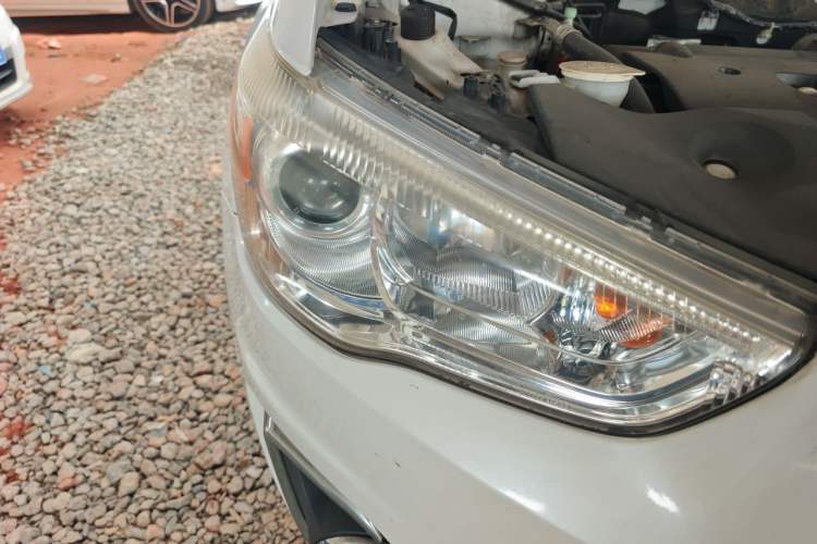 Used Mitsubishi ASX 2015 2.0L CVT Two-Wheel Drive Elite Edition Right Front Headlight