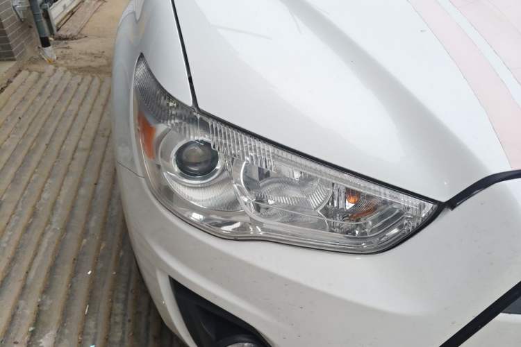 Used Mitsubishi ASX 2015 2.0L CVT Silk Road Commemorative Edition Right Front Headlight