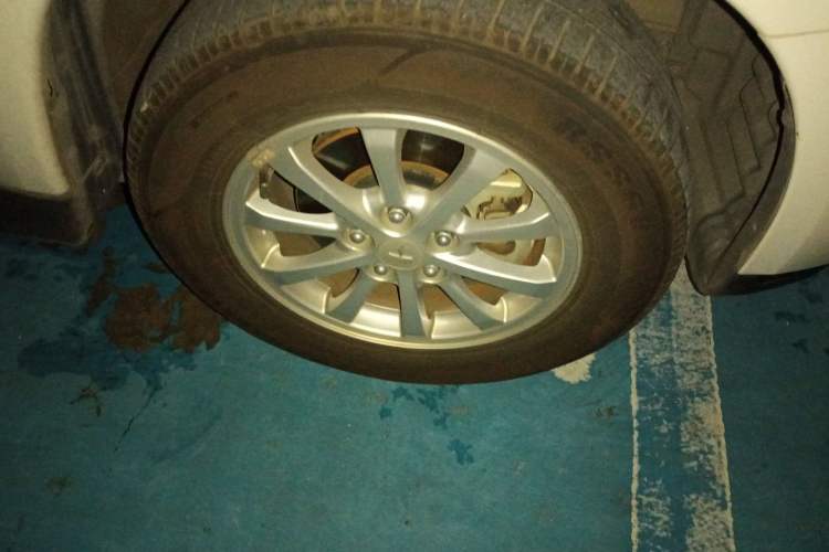 Used Mitsubishi ASX 2015 2.0L CVT Two-Wheel Drive Elite Edition Right Front Wheel Hub