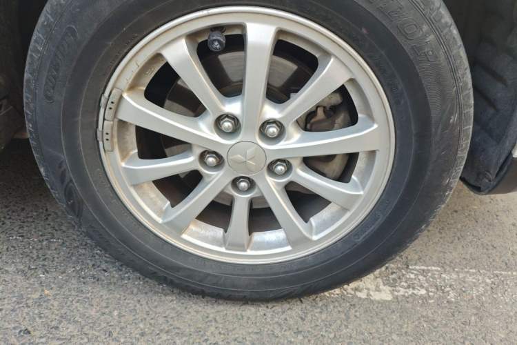 Used Mitsubishi ASX 2015 2.0L CVT Silk Road Commemorative Edition Right Front Wheel Hub