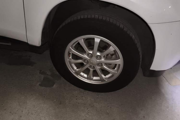 Used Mitsubishi ASX 2015 2.0L CVT Two-Wheel Drive Elite Edition Right Front Wheel Hub