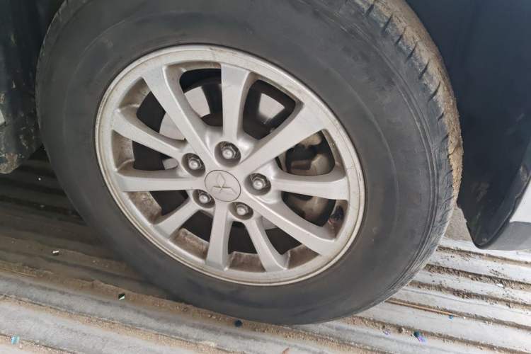 Used Mitsubishi ASX 2015 2.0L CVT Silk Road Commemorative Edition Right Front Wheel Hub