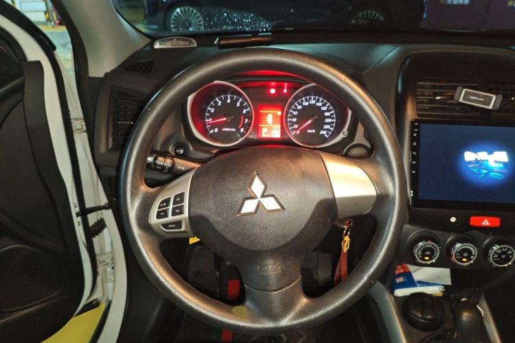 Used Mitsubishi ASX 2015 2.0L CVT Two-Wheel Drive Elite Edition Steering Wheel