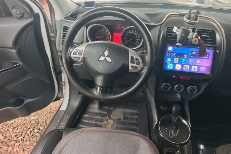 Used Mitsubishi ASX 2015 2.0L CVT Two-Wheel Drive Elite Edition Steering Wheel
