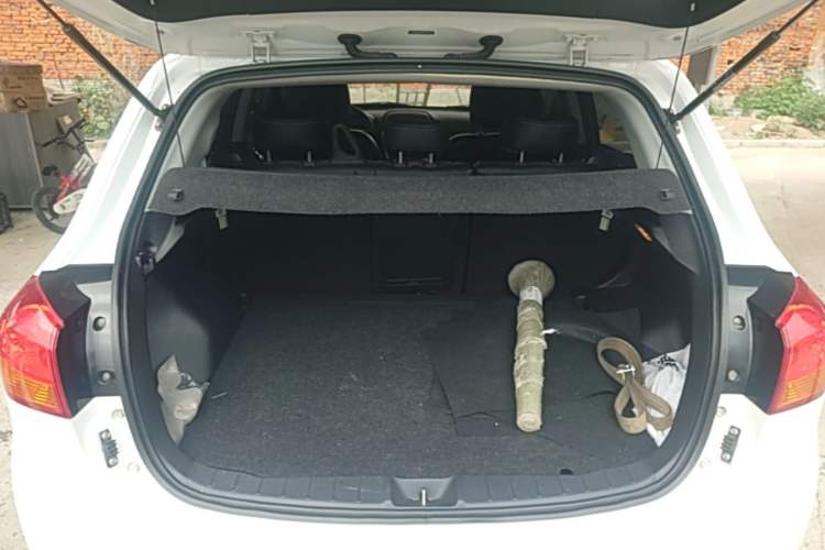 Used Mitsubishi ASX 2015 2.0L CVT Two-Wheel Drive Elite Edition Trunk