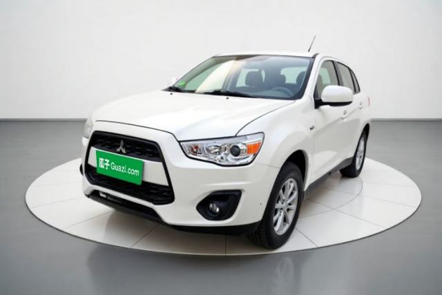 Ojetý Mitsubishi ASX 2015 2.0L CVT Two-Wheel Drive Elite Edition