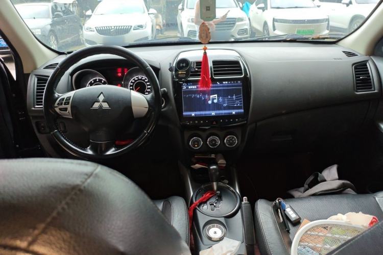 Used Mitsubishi ASX 2016 2.0L CVT Two-Wheel Drive Navigation Edition Center Console