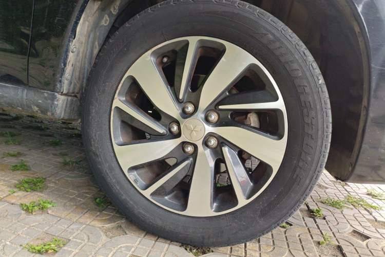 Used Mitsubishi ASX 2016 2.0L CVT Two-Wheel Drive Navigation Edition Right Front Wheel Hub