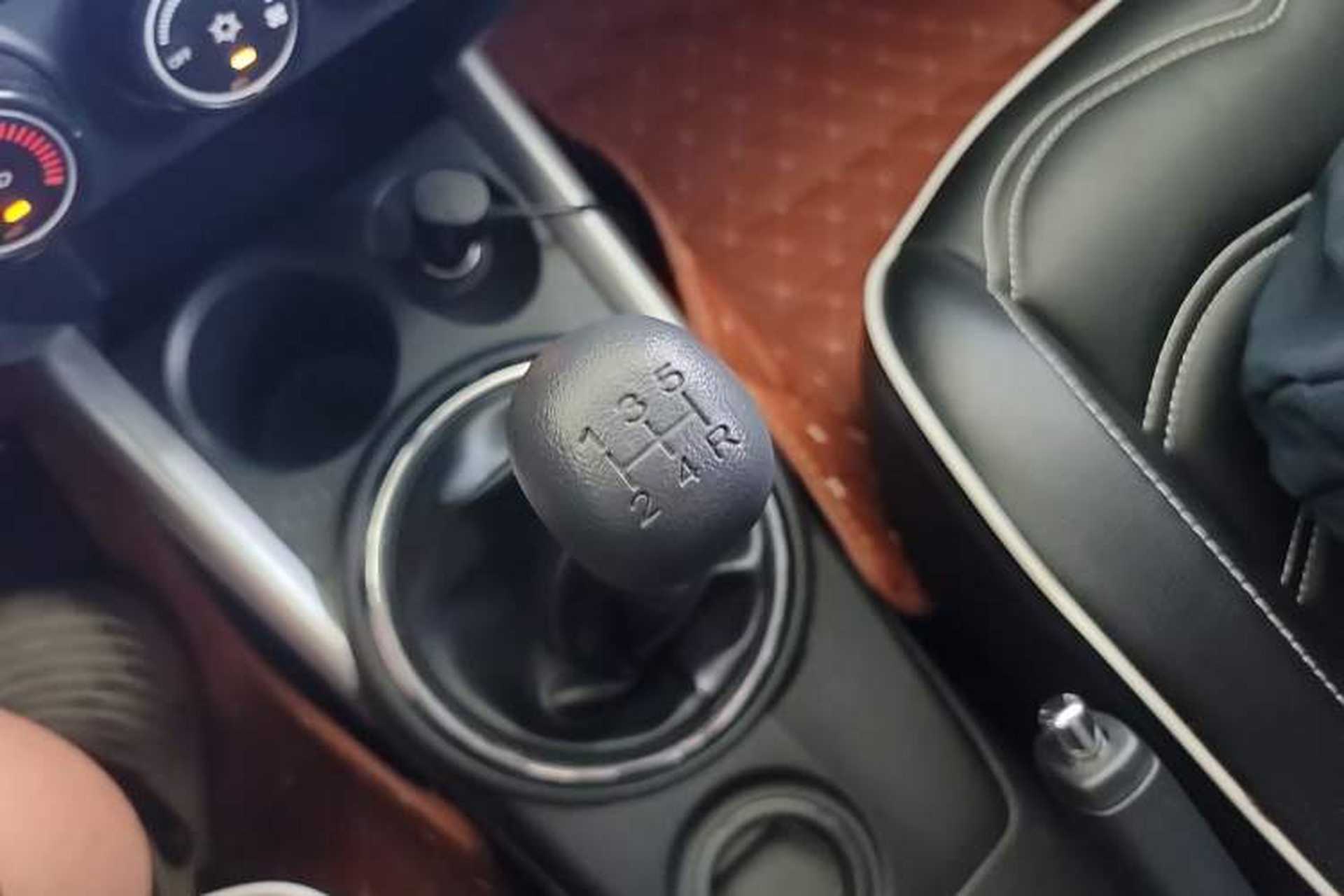 Used Mitsubishi ASX 2016 1.6L Manual Two-Wheel Drive Pioneer Edition Gear Lever