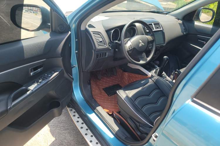Used Mitsubishi ASX 2016 1.6L Manual Two-Wheel Drive Pioneer Edition Interior 3