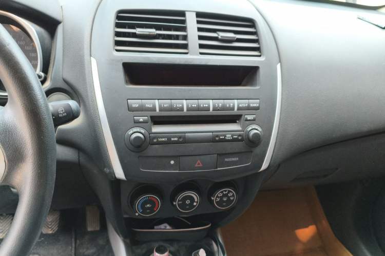 Used Mitsubishi ASX 2016 1.6L Manual Two-Wheel Drive Entry Version Audio And AC Panel