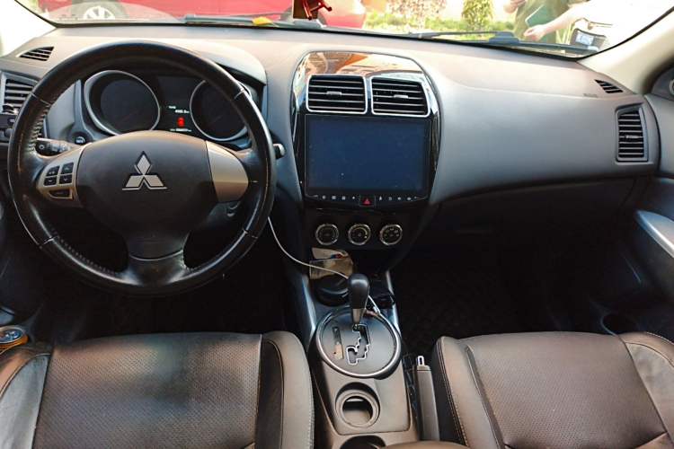 Used Mitsubishi ASX 2016 2.0L CVT Two-Wheel Drive Navigation Edition Center Console