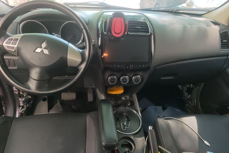 Used Mitsubishi ASX 2016 2.0L CVT Two-Wheel Drive Navigation Edition Center Console