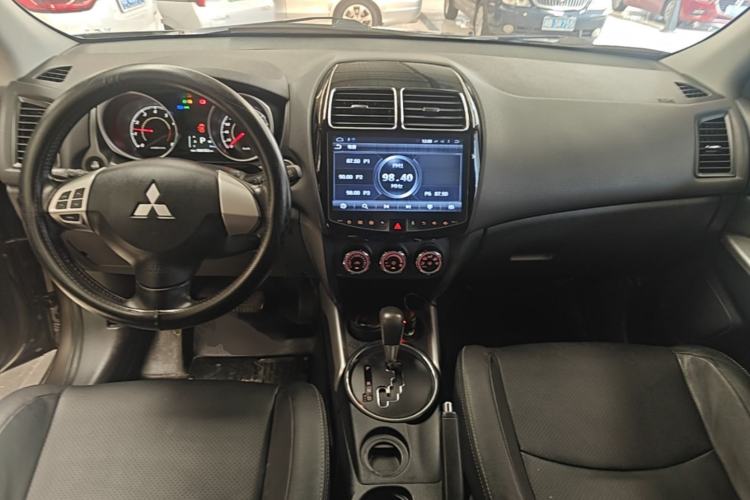 Used Mitsubishi ASX 2016 2.0L CVT Two-Wheel Drive Navigation Edition Center Console