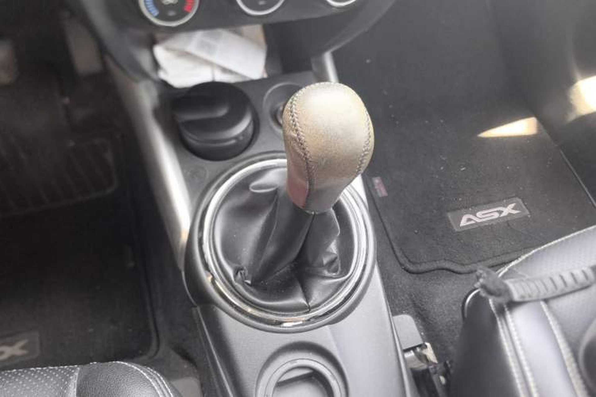 Used Mitsubishi ASX 2016 1.6L Manual Two-Wheel Drive Pioneer Edition Gear Lever