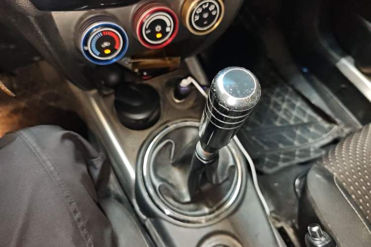 Used Mitsubishi ASX 2016 1.6L Manual Two-Wheel Drive Pioneer Edition Gear Lever